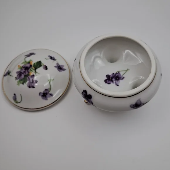 Vintage Norcrest Fine China Footed Trinket Box with Lid - Purple Violets Japan - Picture 7 of 8